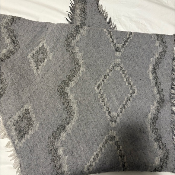 Wilfred Gray Geometric Pattern Scarf - Picture 3 of 3